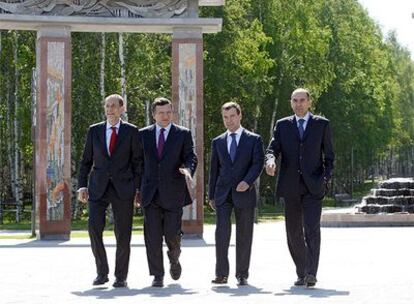 De izquierda a derecha, Javier Solana, José Manuel Durao Barroso, Dmitri Medvédev y Janez Janza durante la Cumbre UE-Rusia.