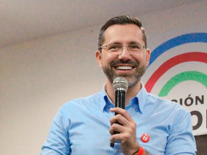 Jaime Beltrán, candidato a la alcaldía de Bucaramanga, en una conferencia.