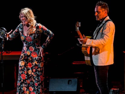 Rocío Márquez y Jorge Drexler, en su actuación de anoche en el festival Flamenco On Fire, en Pamplona.