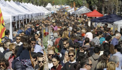 La ciudadan&iacute;a inund&oacute; el centro de Barcelona. En la imagen, la Rambla de Catalunya.