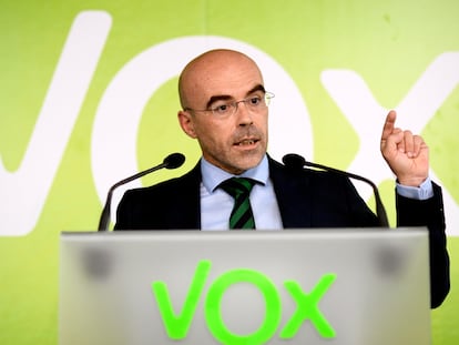 El eurodiputado de Vox Jorge Buxadé, durante una rueda de prensa.