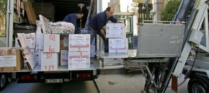 Traslado de documentaci&oacute;n y mobiliario de oficina durante una mudanza del Ayuntamiento de Madrid. 