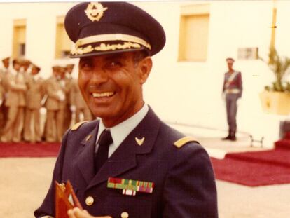 El teniente coronel Kadur Terhzaz, en los años setenta.