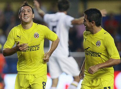 Cazorla e Ibagaza celebran un gol.