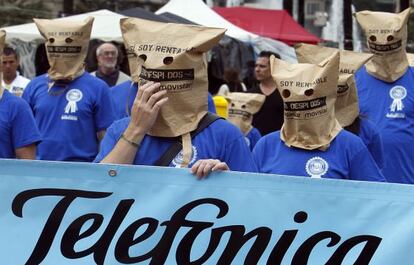 Trabajadores de Telefónica protestan en Valencia.