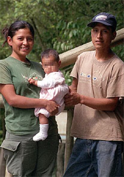 José y Tashira, con su hija Ainoha.