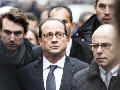 Presidente francês, François Hollande, chega à redação da "Charlie Hebdo".