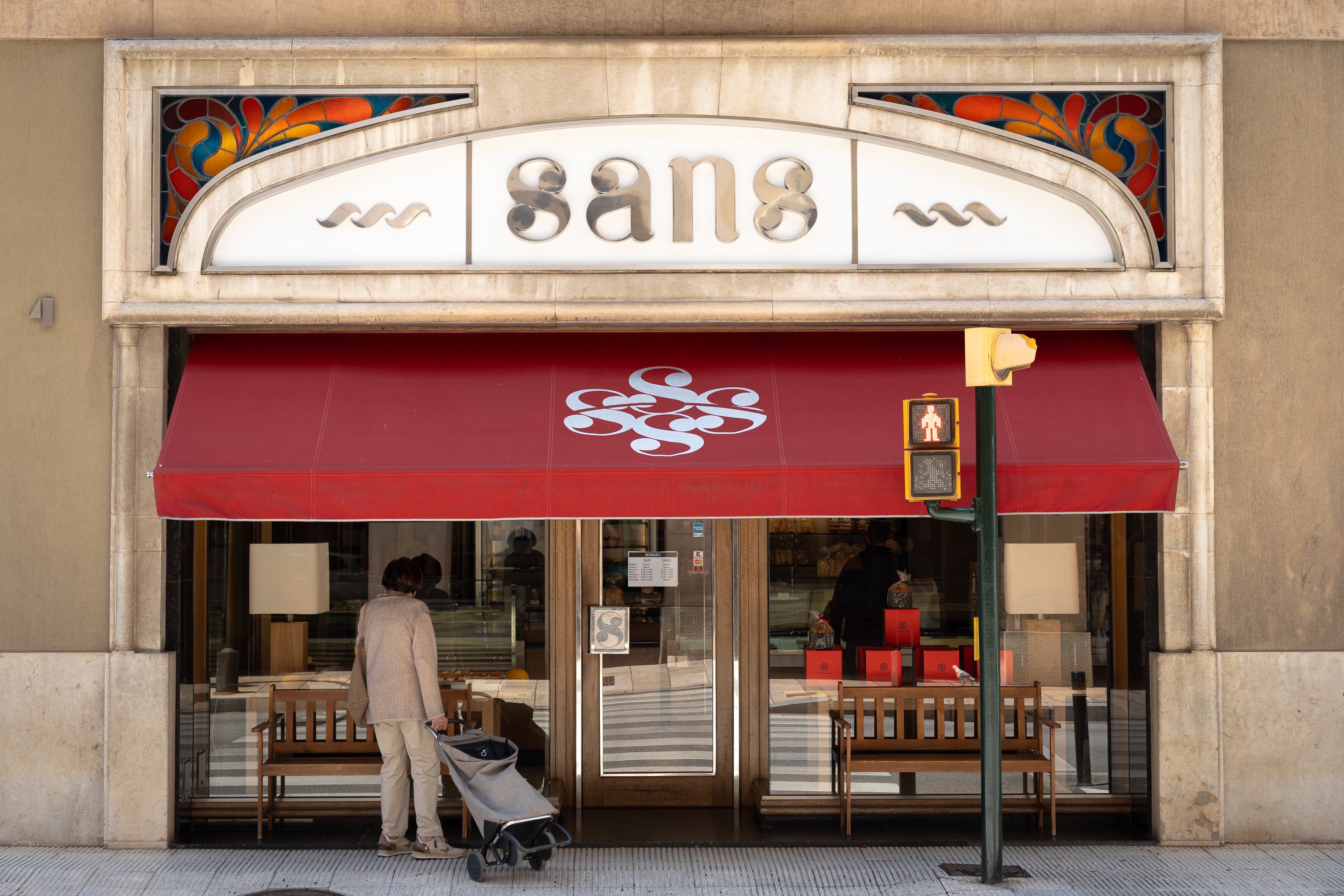 La fachada de la pastelería Sans de La Bisbal d'Empordà (Girona).