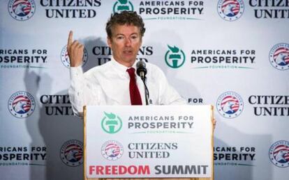 El senador Rand Paul, posible candidato en 2016, rodeado de los patrocinios de grupos conservadores.