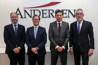 En la foto, de izq. a dcha.: Tomás Rivero, socio y director de la oficina de Andersen en Sevilla; Miguel Hernández, socio de fiscal; José Manuel Ramírez, counsel de procesal; José Vicente Morote, socio director de Andersen Iberia.