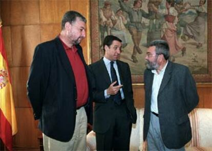 De izquierda a derecha, Fidalgo, Zaplana y Méndez, reunidos en octubre pasado en la sede de Trabajo.