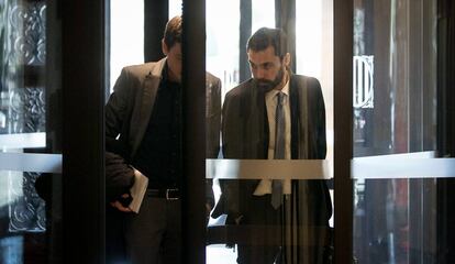 El presidente de la camara catalana, Roger Torrent llega al Parlament.