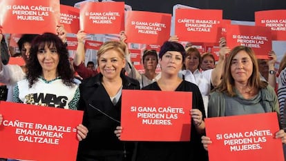 Los socialistas vascos reciben a Valenciano con carteles contra Cañete