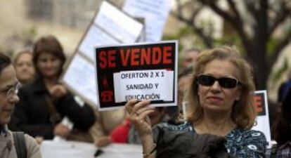 Una mujer en la protesta celebrada en Alicante.