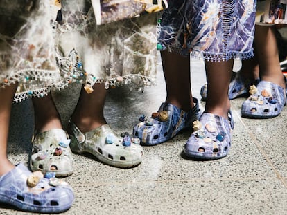 Así son las crocs de Christopher Kane.