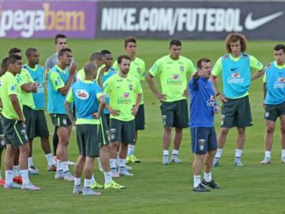 Jogadores treinam em Teresópolis, nesta sexta.