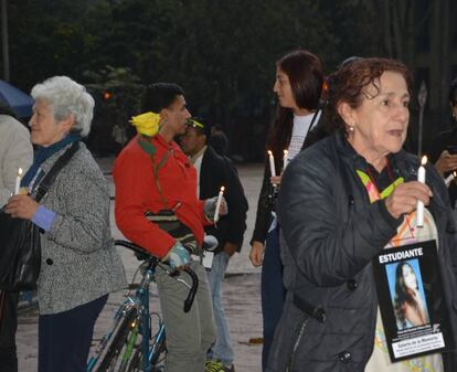 Blanca Nubia Díaz, víctima de amenazas por reclamar justicia por la muerte de su hija, en una manifestación en Bogotá.