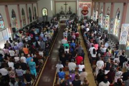 Vista general de un servicio religioso al que asistieron los padres de la joven holandesa Kris Kremers, Mans y Roeli Kremers, en Boquete, en la provincia de Chiriquí, al oeste de Panamá.