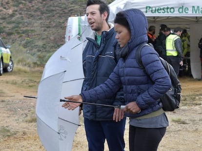 Ángel Cruz (L), father of the missing boy in Níjar, and his partner Ana Julia Quezada, during the second day of the search party.