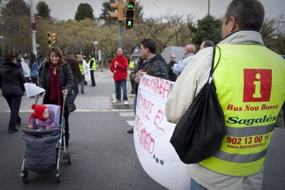 Huelga de los conductores de Sagalés y los vecinos de Nou Barris