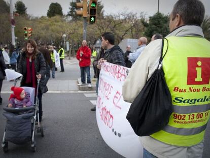 Huelga de los conductores de Sagal&eacute;s  y los vecinos de Nou Barris