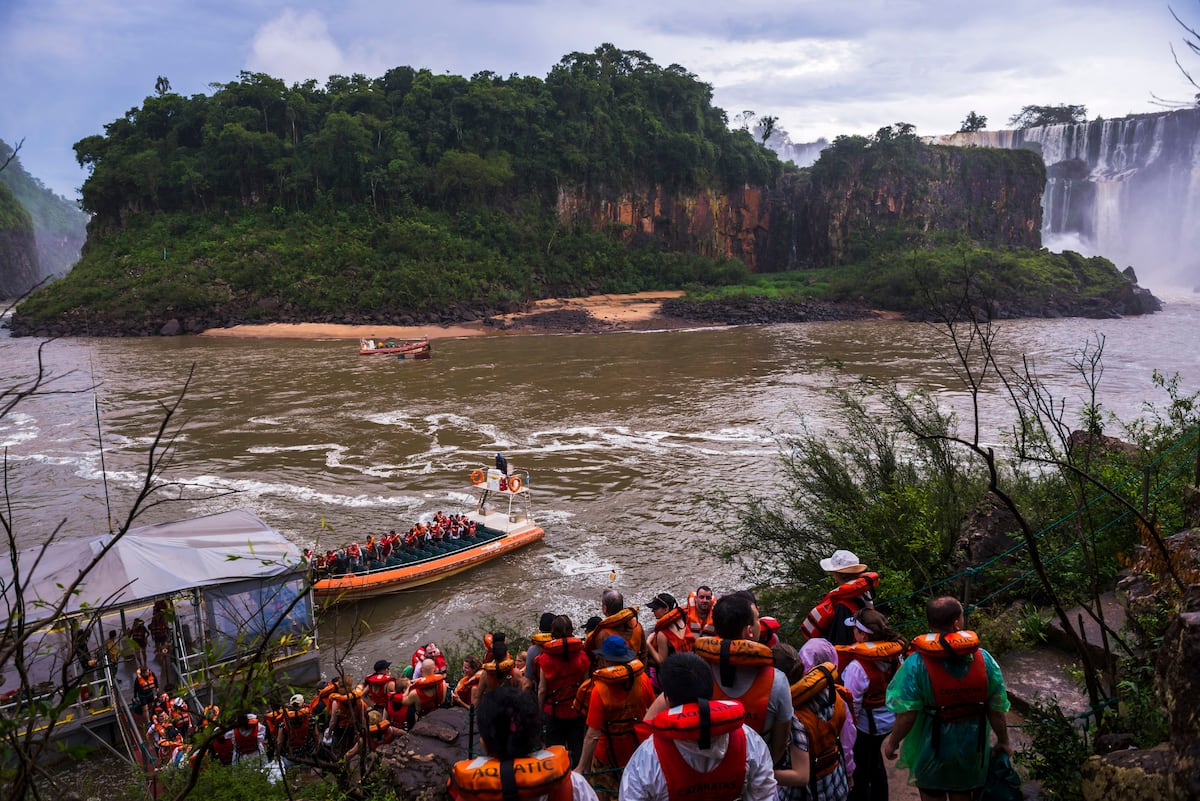 Un turista holandés muere al volcar una barca en las cataratas de Iguazú