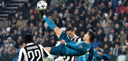 TOPSHOT-FBL-EUR-C1-JUVENTUS-REAL MADRID