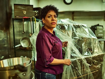 La actriz Liza Colón-Zayas como Tina Marrero en un episodio de 'The Bear'.