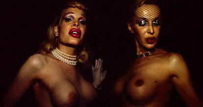 Amanda Lepore (izquierda) y Sophia Lamar, protagonistas del documental 'I hate New York', de Gustavo Sánchez.