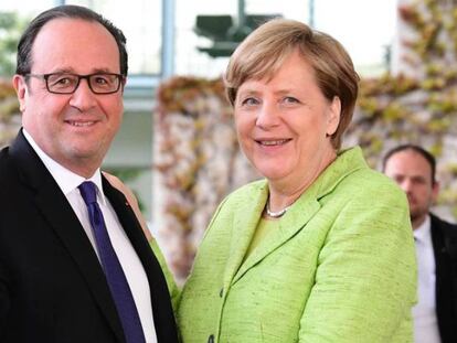 Merkel recibe en Berlín al presidente saliente francés, François Hollande.