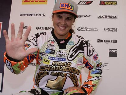 Laia Sanz celebra su quinto t&iacute;tulo mundial en enduro. 