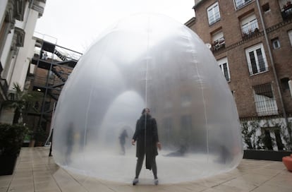 Obra realizada por Marco Canevacci en el patio del Instituto Europeo de Diseño