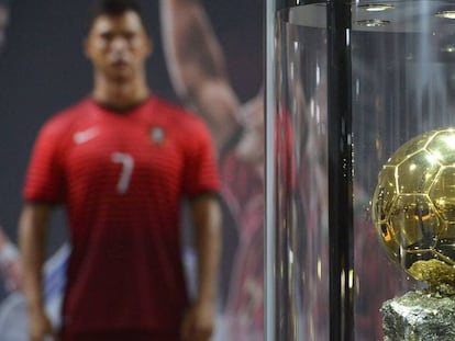 Imagen del museo de Cristiano Ronaldo con un Balón de Oro del portugués