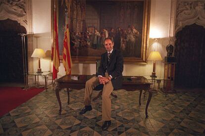 El presidente de la Generalitat, en el salón dorado del Palau.