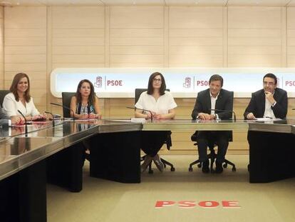 Reunió de la comissió gestora del PSOE, presidida per Javier Fernández.