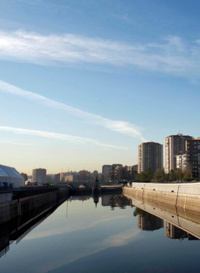 Imagen de un tramo del río tras la remodelación de las riberas