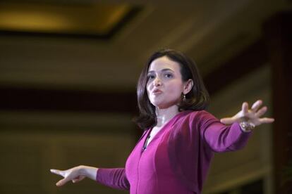 Sheryl Sandberg, n&uacute;mero dos de Facebook, ayer durante una conferencia en Nueva Delhi.