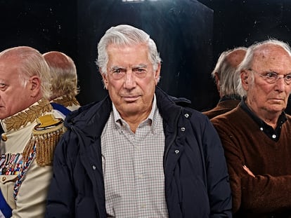 Mario Vargas Llosa, con Carlos Saura y Juan Echanove, director y actor de la versión teatral de 'La fiesta del chivo'.