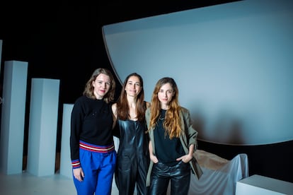 Otra imagen de María Folguera, Celia Freijeiro y Leticia Dolera, fotografiadas esta semana en Madrid.

