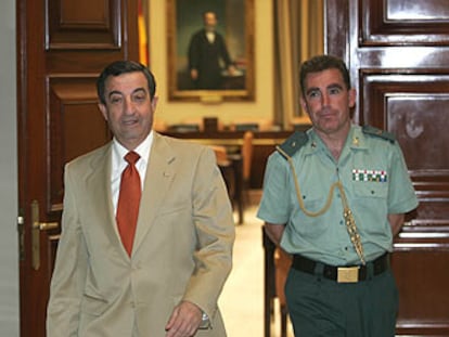 Carlos Gómez Arruche, director general de la Guardia Civil, poco antes de su comparecencia.