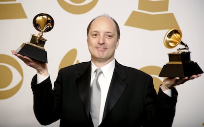 El productor David Frost con sus dos Grammy, a productor del año y al álbum mejor producido, 'Winter Morning Walks'.