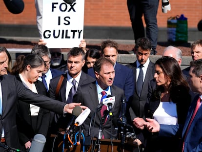El abogado de Dominion, Justin Nelson, comparece ante la prensa tras el acuerdo con la cadena Fox, el 18 de abril de 2023.