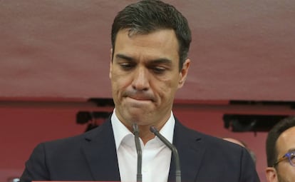 Pedro S&aacute;nchez en Ferraz durante la noche del 26J.