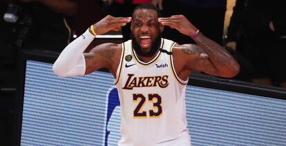 LeBron James, durante el partido en el que los Lakers se proclamaron campeones de la NBA, frente a los Miami Heat. 