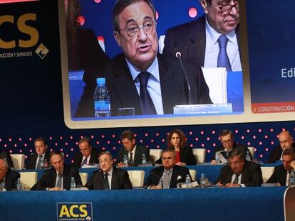 Florentino P&eacute;rez al frente del consejo de ACS en la junta de accionistas de este 2015. / Pablo Monge