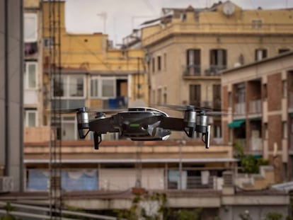 Un dron al barri de Gràcia de Barcelona. 