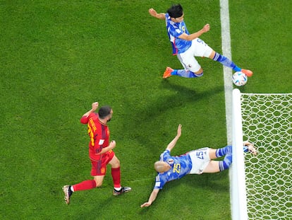 Mitoma salvaba el balón en la línea para que Japón anotase el segundo gol ante España, el jueves en Doha.