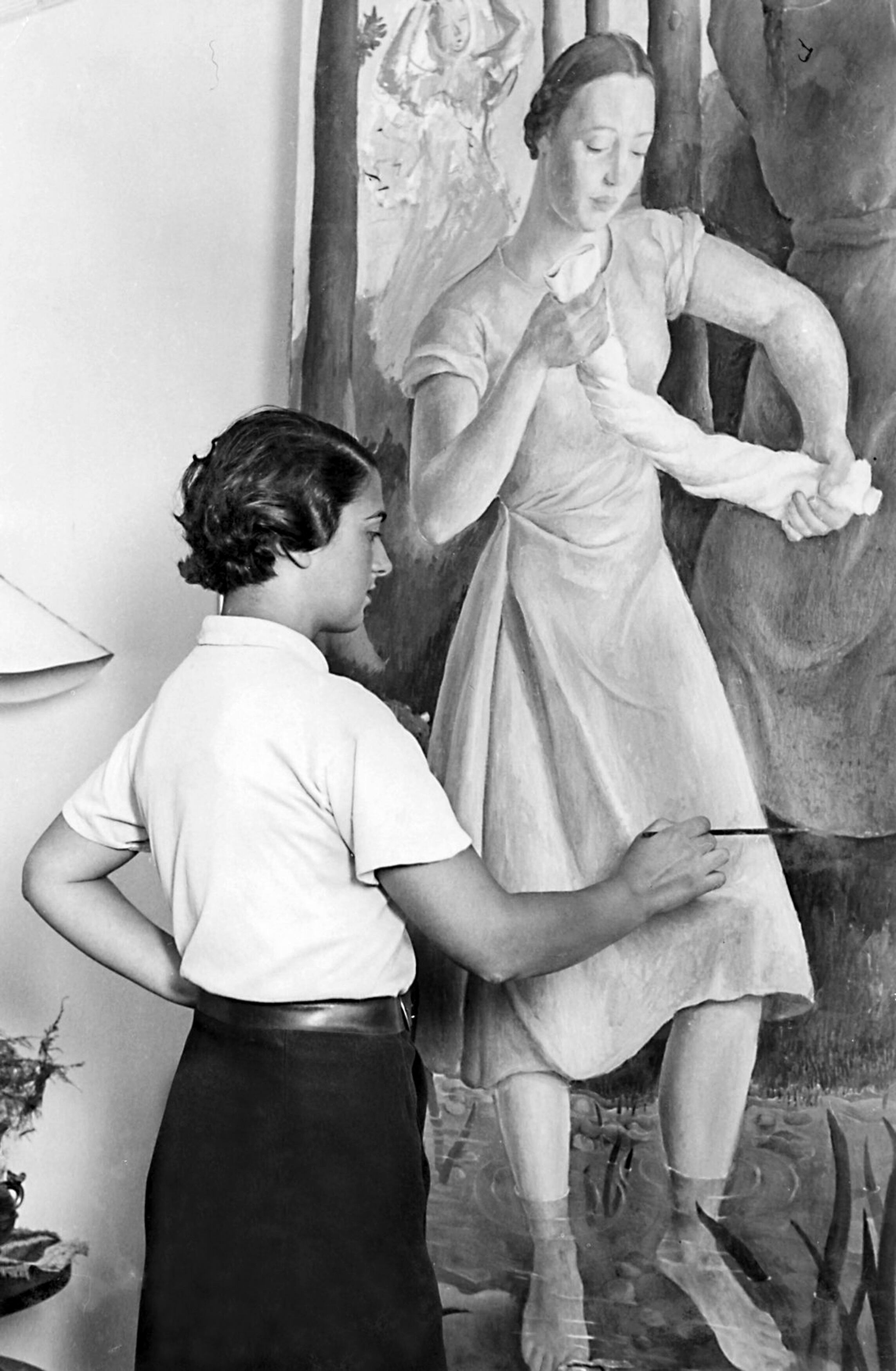 Rosario de Velasco pintando, en una imagen cedida. 