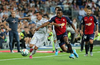 Lucas Vázquez (a la izquierda) y Pervis Estupinan, en acción.