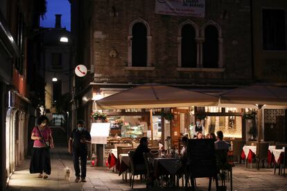 Una terraza en las calles de Venecia el 7 de junio de 2021.